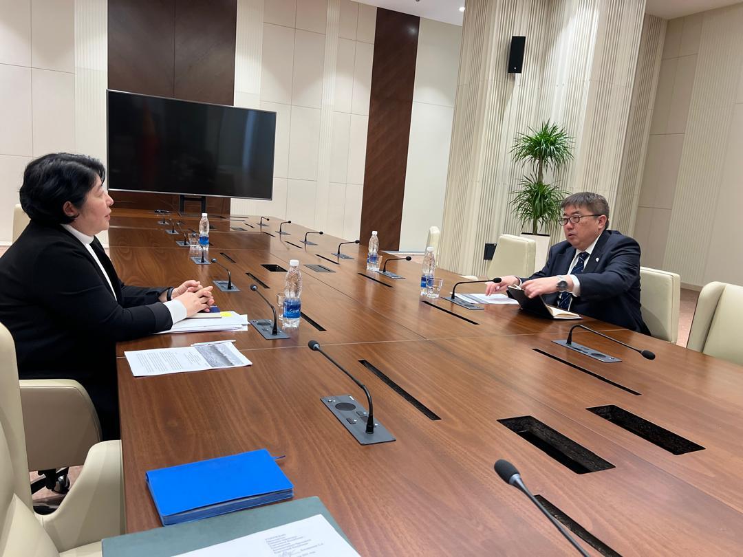 Спецпредставитель Президента Динара Кемелова провела встречу со страновым директором ВПП ООН в Кыргызстане Кожиро Накай